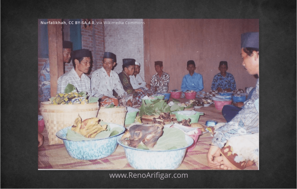 Slametan - Nyewu (Photo by Nurfalikhah, CC BY-SA 4.0 - Wikimedia Commons). - RenoArifigar.com
